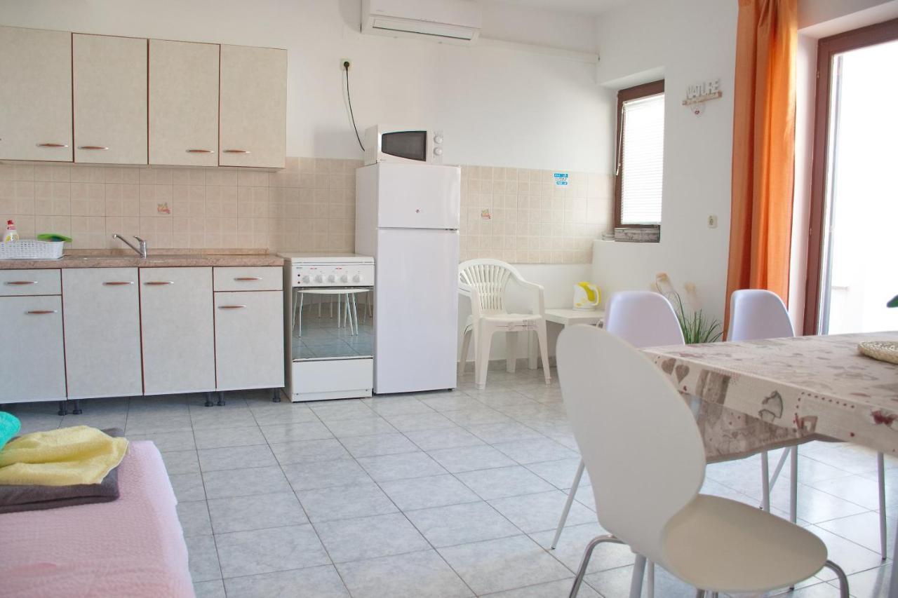 Apartments Summersong Novalja Bagian luar foto